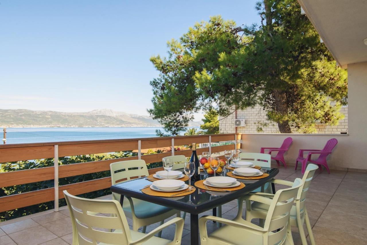 Villa Bua - Beautiful Seafront Apartments Трогир Экстерьер фото
