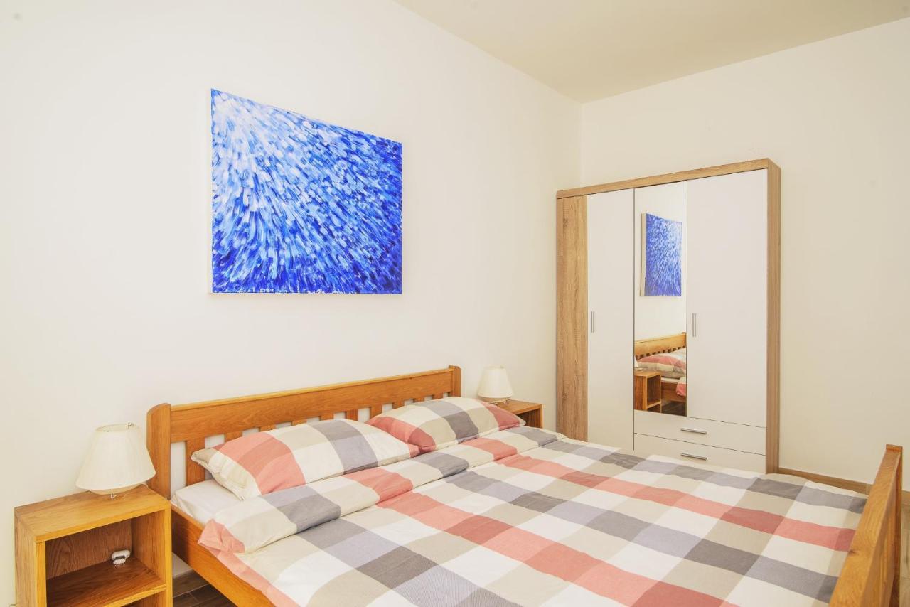 Villa Bua - Beautiful Seafront Apartments Трогир Экстерьер фото