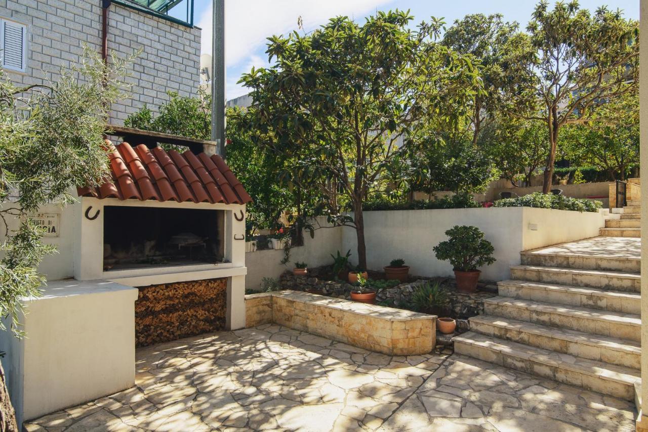 Villa Bua - Beautiful Seafront Apartments Трогир Экстерьер фото