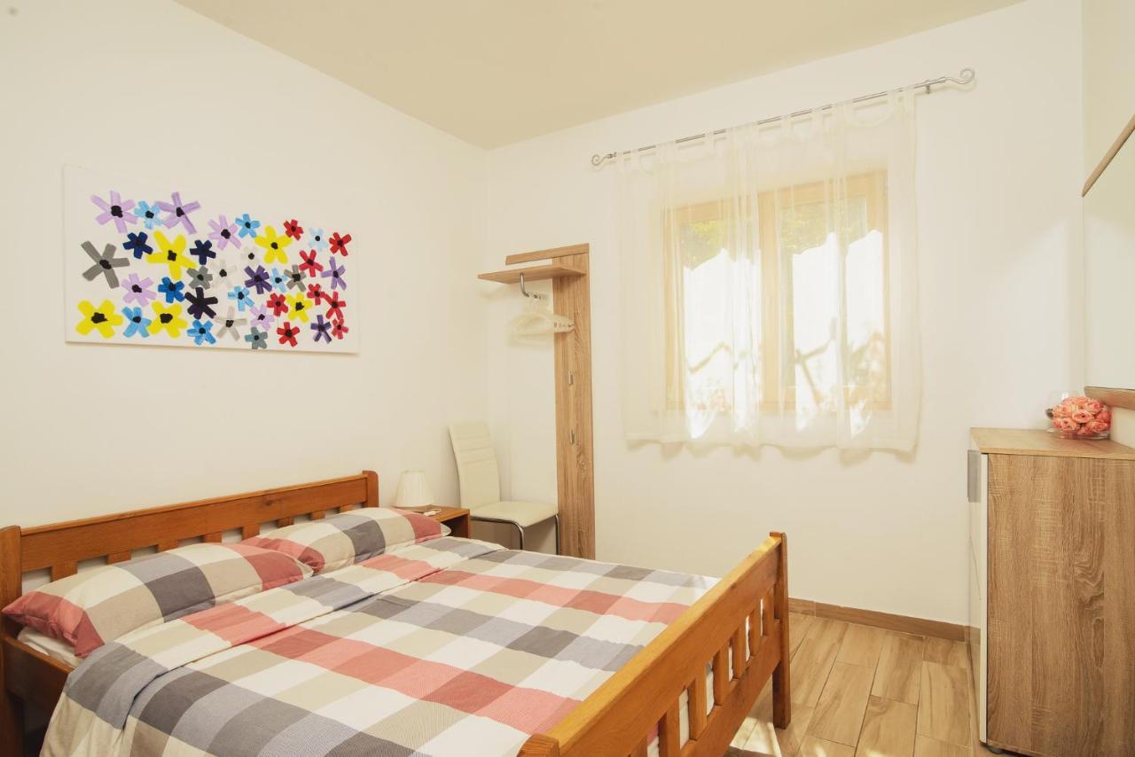 Villa Bua - Beautiful Seafront Apartments Трогир Экстерьер фото