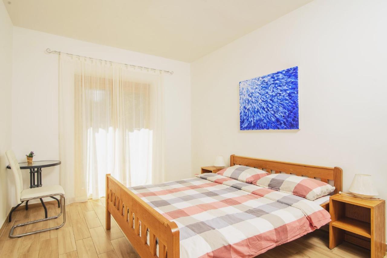 Villa Bua - Beautiful Seafront Apartments Трогир Экстерьер фото