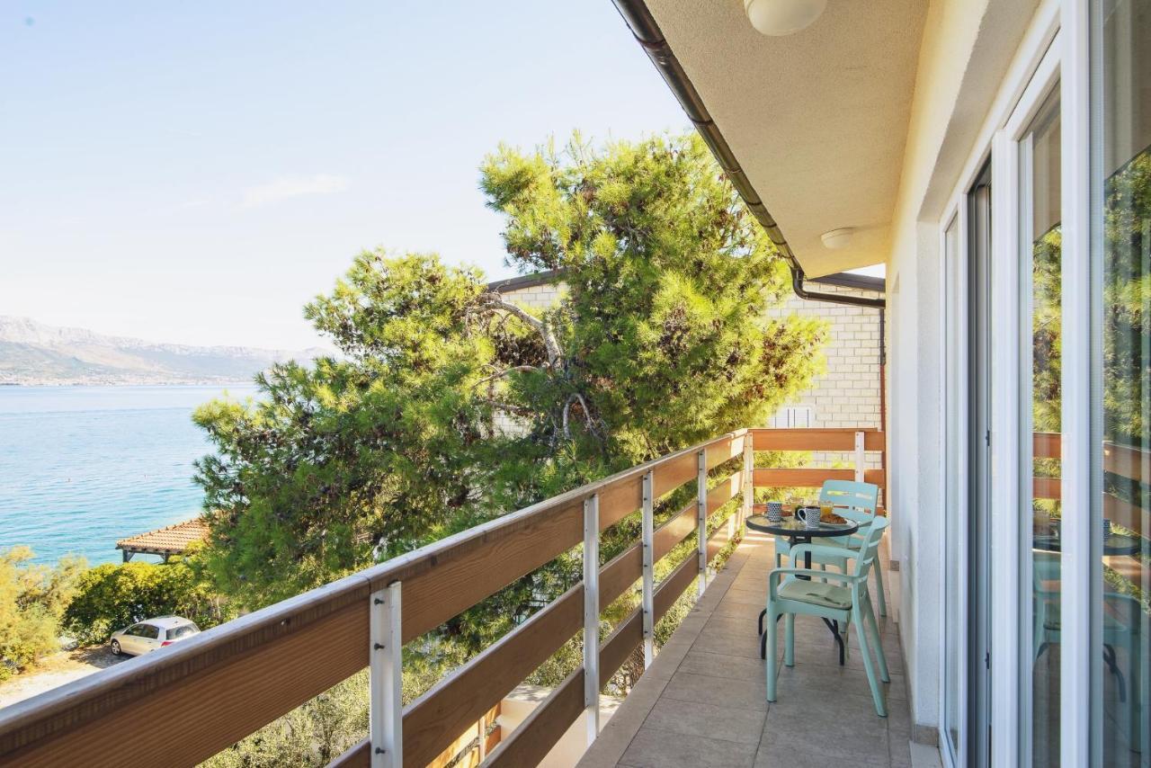 Villa Bua - Beautiful Seafront Apartments Трогир Экстерьер фото