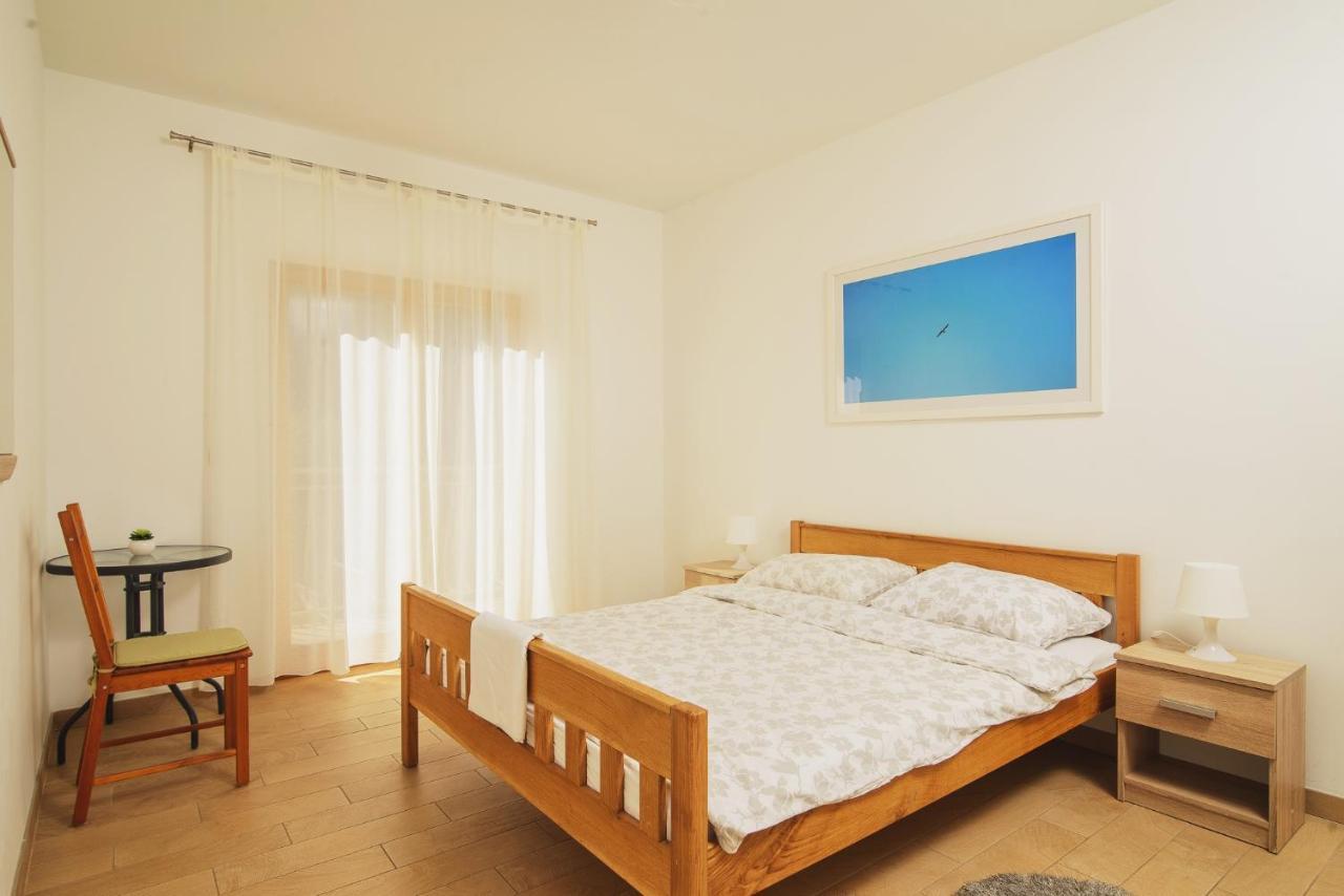 Villa Bua - Beautiful Seafront Apartments Трогир Экстерьер фото